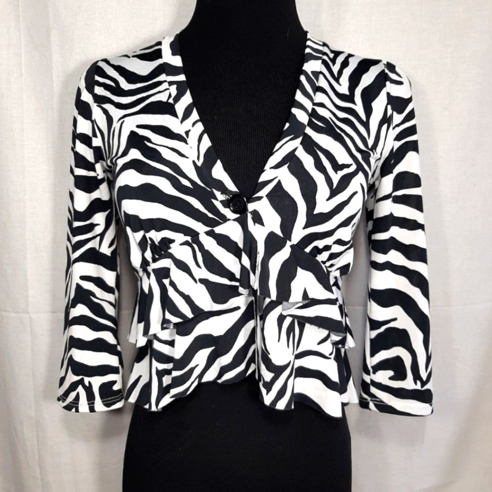 Chic Animal Patterned Crop Top